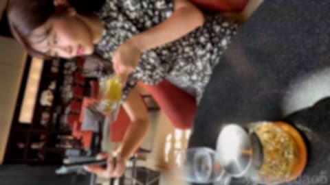 业界十年前线的传奇级AV女优，因为我是她的肉棒推崇者，所以她秘密出演。被她的鬼才技巧和魔性的阴道搾干了精液。 FC2-PPV-4693923